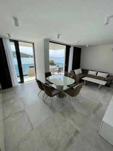 Premier Laguna Apartment