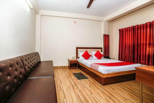 Oyo 27825 Hotel Royal