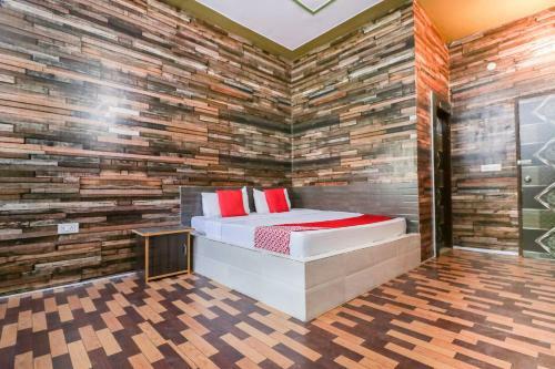 Oyo 64820 Hotel Nbr