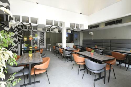 Oyo 16806 Hotel Mansar