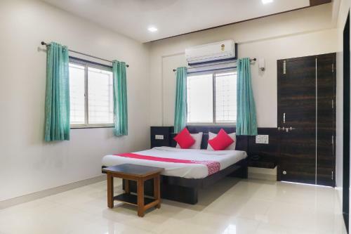 Oyo 65175 Hotel Anand