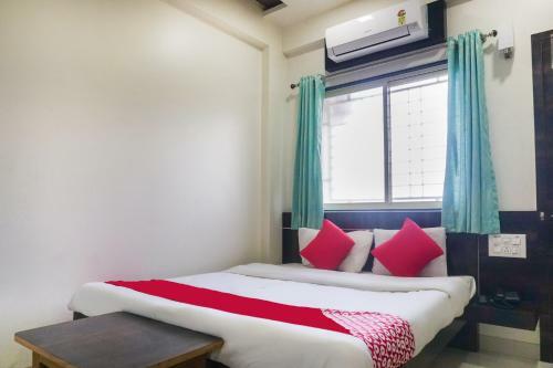 Oyo 65175 Hotel Anand
