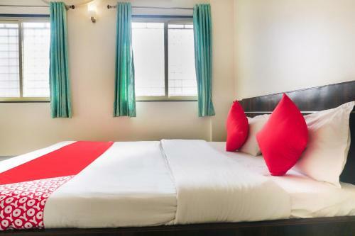 Oyo 65175 Hotel Anand