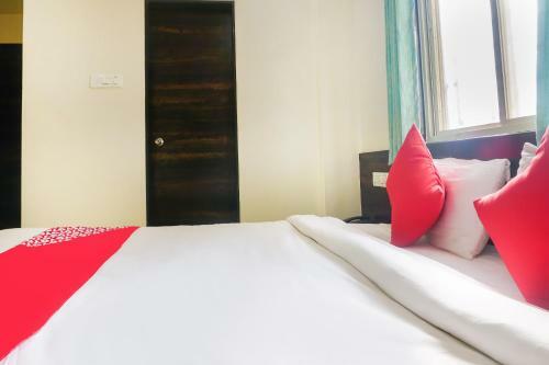 Oyo 65175 Hotel Anand