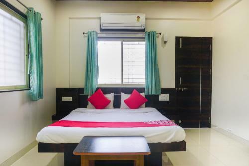 Oyo 65175 Hotel Anand