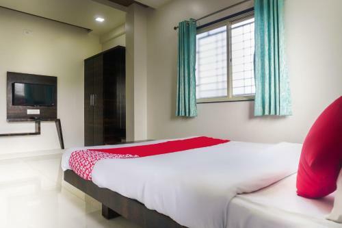 Oyo 65175 Hotel Anand
