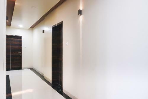 Oyo 65175 Hotel Anand