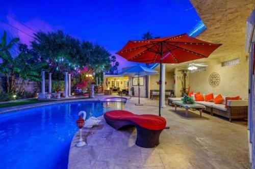 Elegant Home With Stunning Mountain View