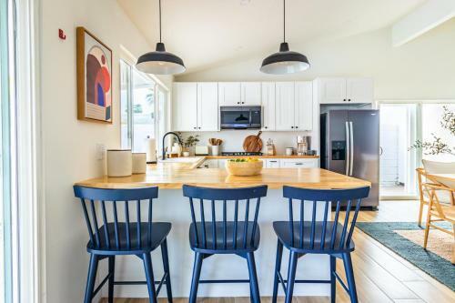 Utopic Villa Sunset Pool + Game Room Perfect For Large Groups