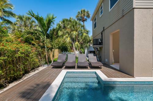 New Bay Dreamin 4 Bedroom Private Pool Spa Beach Front Property Home