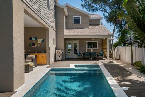 New Bay Dreamin 4 Bedroom Private Pool Spa Beach Front Property Home