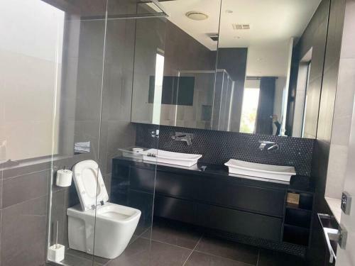 Villa Mckinnon Luxury Moderm Home Three Bedroom