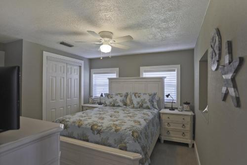 1 Bedroom Bay Front Villa Bring Your Boat Dock Space Available Villa