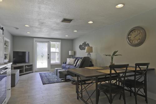 1 Bedroom Bay Front Villa Bring Your Boat Dock Space Available Villa