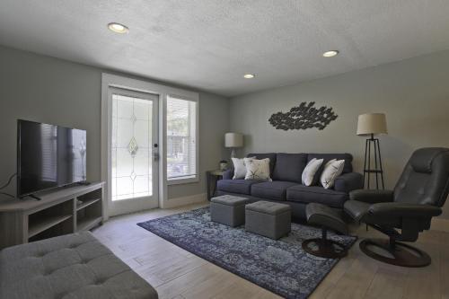1 Bedroom Bay Front Villa Bring Your Boat Dock Space Available Villa