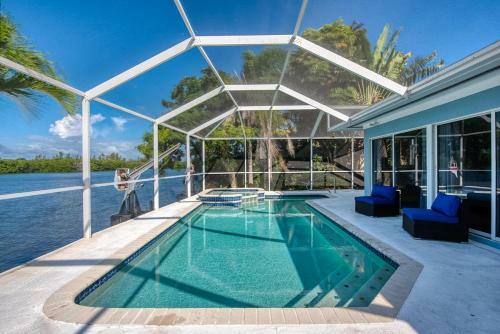 Water Front Private Pool Spa Home With Boat Docking Available Home