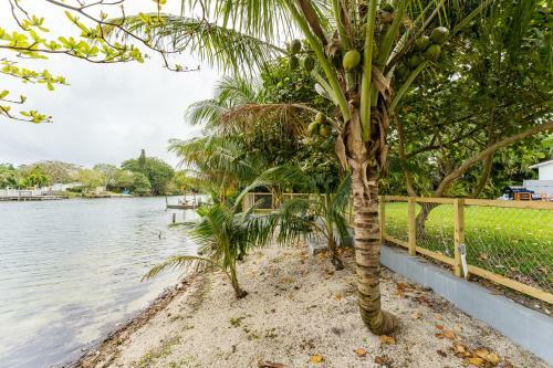 Villa Lake-house Waterfront Lifestyle