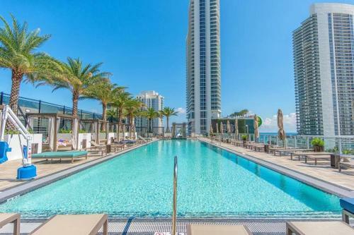 5 Amenities Luxury 3brcorner Balcony Wpanor View