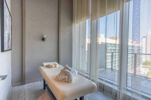 5 Amenities Luxury 3brcorner Balcony Wpanor View