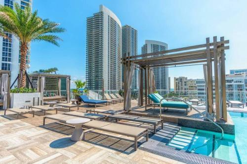 5 Amenities Luxury 3brcorner Balcony Wpanor View