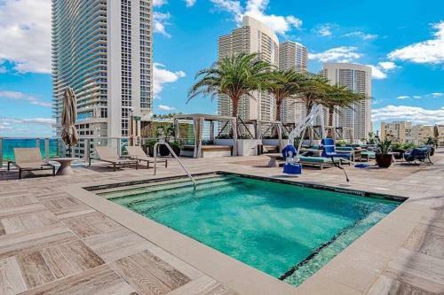 5 Amenities Luxury 1br Front Intercostal View Balcony