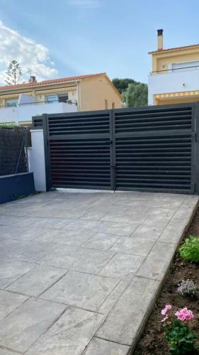 Agradable Adosado Con Piscina Comunitaria