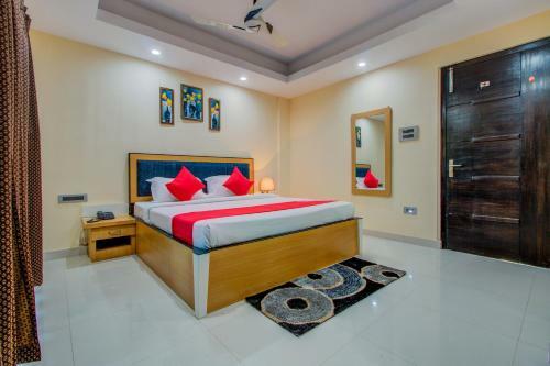 Hotel Oyo 23021 Royal Residence