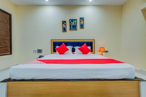 Hotel Oyo 23021 Royal Residence