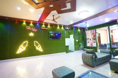Star Hotel And Restaurant By Wb Inn