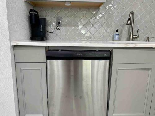 Upscale 3 Bedroom Home In Pinellas Park