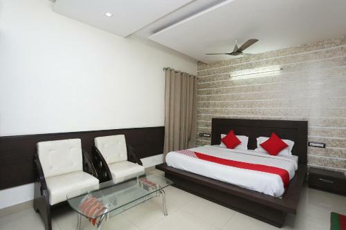 Oyo 29690 Hotel Galaxy