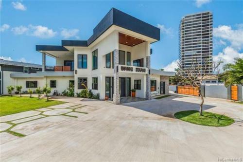 Tastefully Furnished Luxurious Home