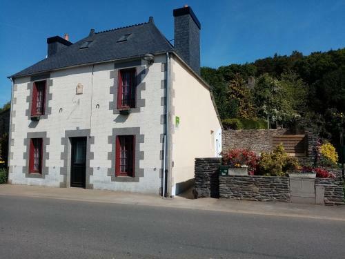 Hostal G�te Familial � Caurel, Lac de Guerl�dan
