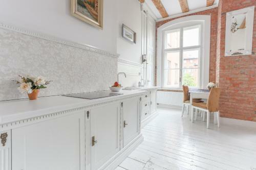 White Provance Apartment