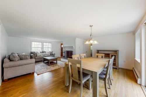 Monument Beach Hill House