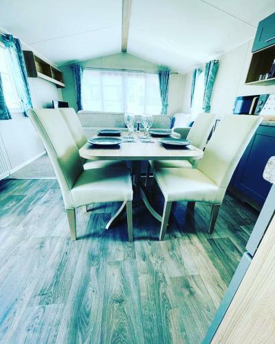 Lodge J2 Static Caravan At Fairway Holiday Park