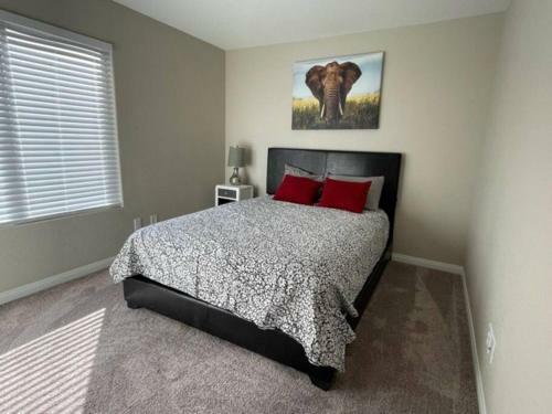 Las Vegas Vacation Home - Fully Renovated !