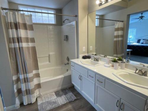 Las Vegas Vacation Home - Fully Renovated !