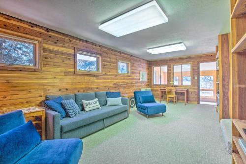 Spacious Home With Hot Tub, Sunroom And Views!