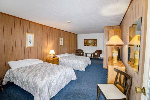 Showboat Motel V