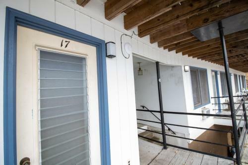 Showboat Motel V