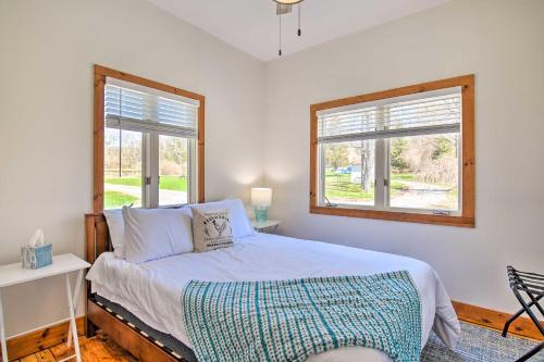 Darling Wheelchair Accessible Gem Pond View!
