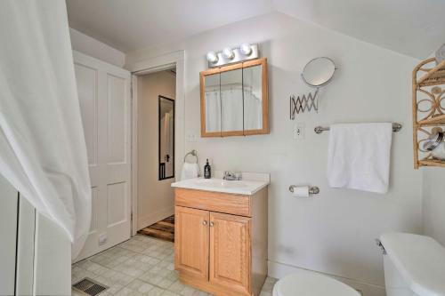 Charming Sodus Point Getaway With Lake Views!