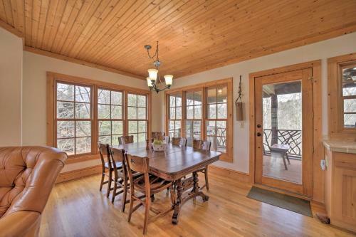 Woodsy Smoky Mtn Hideaway With Grill And Views!