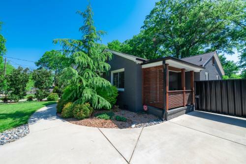 Villa Heights Bungalow Minutes From Noda And Uptown