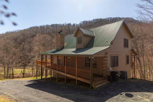 Mountain Mindset - Newland Log Cabin, Hot Tub, Pool Table, Fire Pit