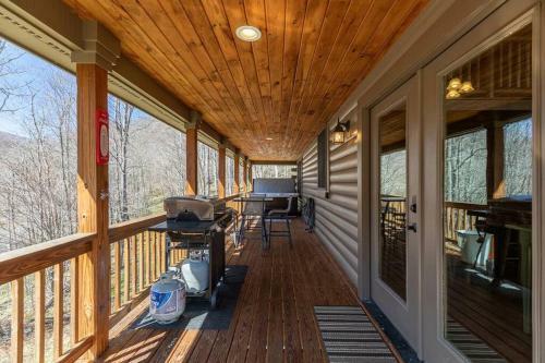 Mountain Mindset - Newland Log Cabin, Hot Tub, Pool Table, Fire Pit