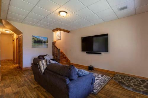 Mountain Mindset - Newland Log Cabin, Hot Tub, Pool Table, Fire Pit