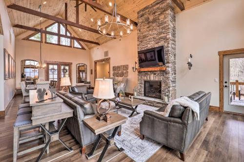 Elevated Mountain View Retreat With Fire Pit!