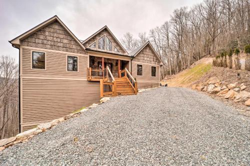 Elevated Mountain View Retreat With Fire Pit!
